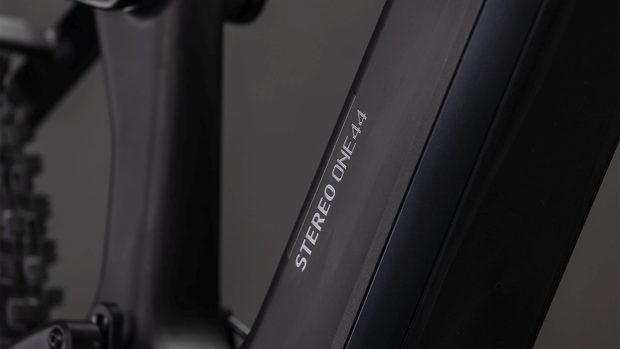 STEREO HYBRID ONE44 HPC RACE 800 BLACKLINE - Image 5