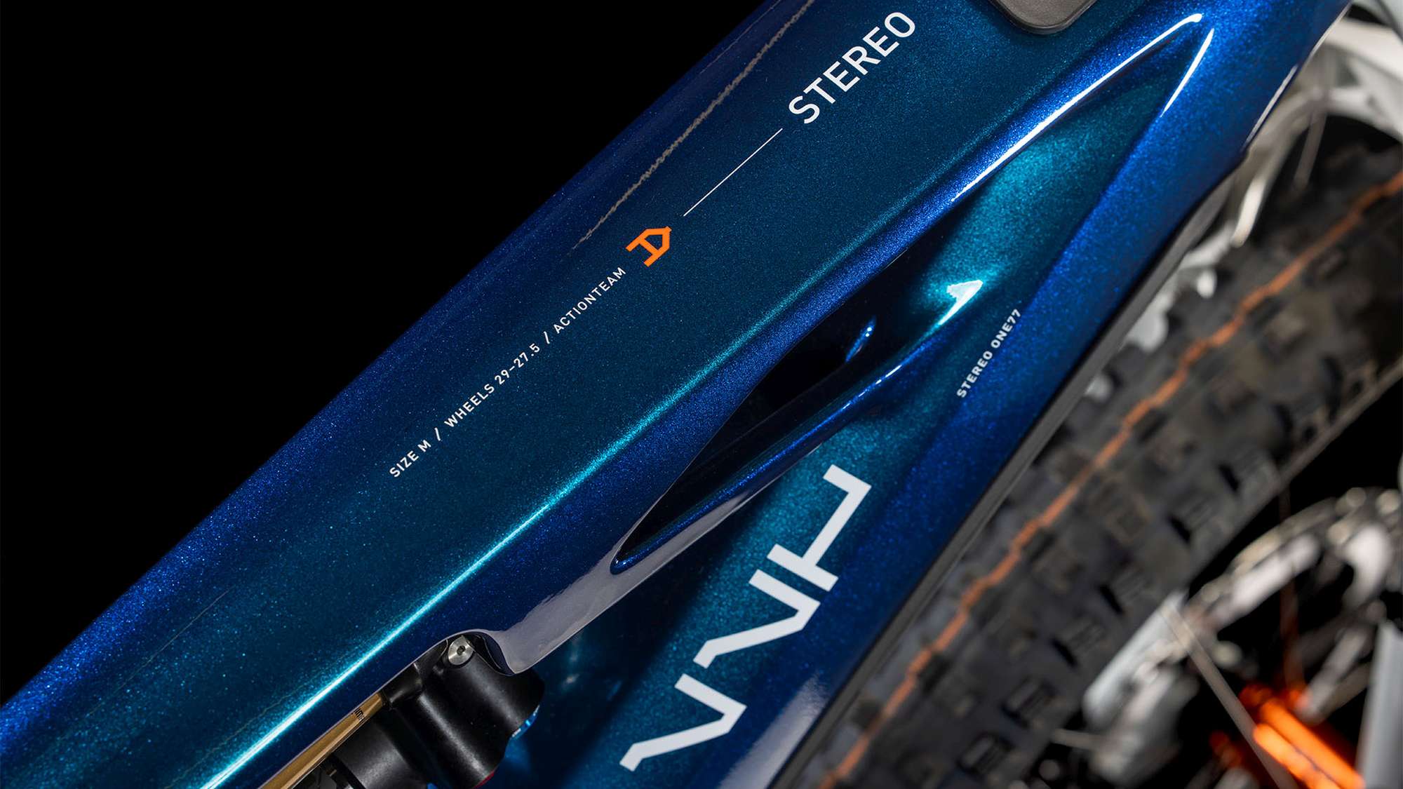 STEREO HYBRID ONE77 HPC AT - Image 2