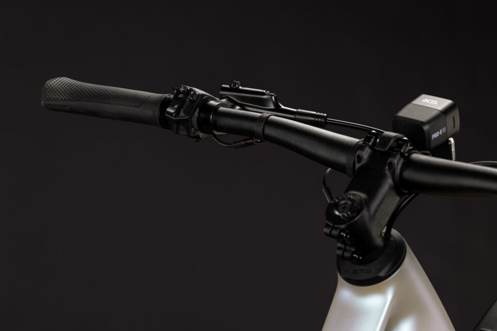 EDITOR HYBRID ONE 360 FE